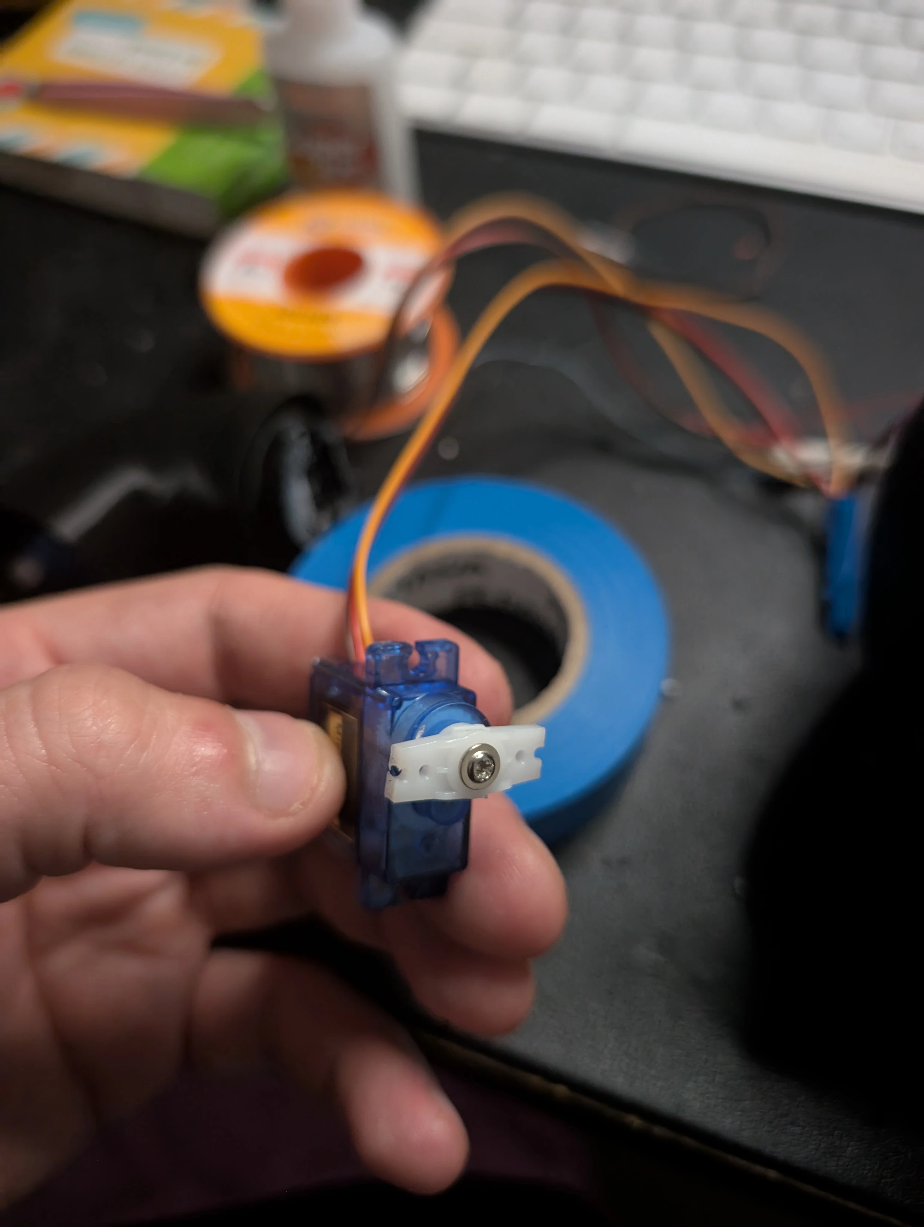 Servo moroe connector
